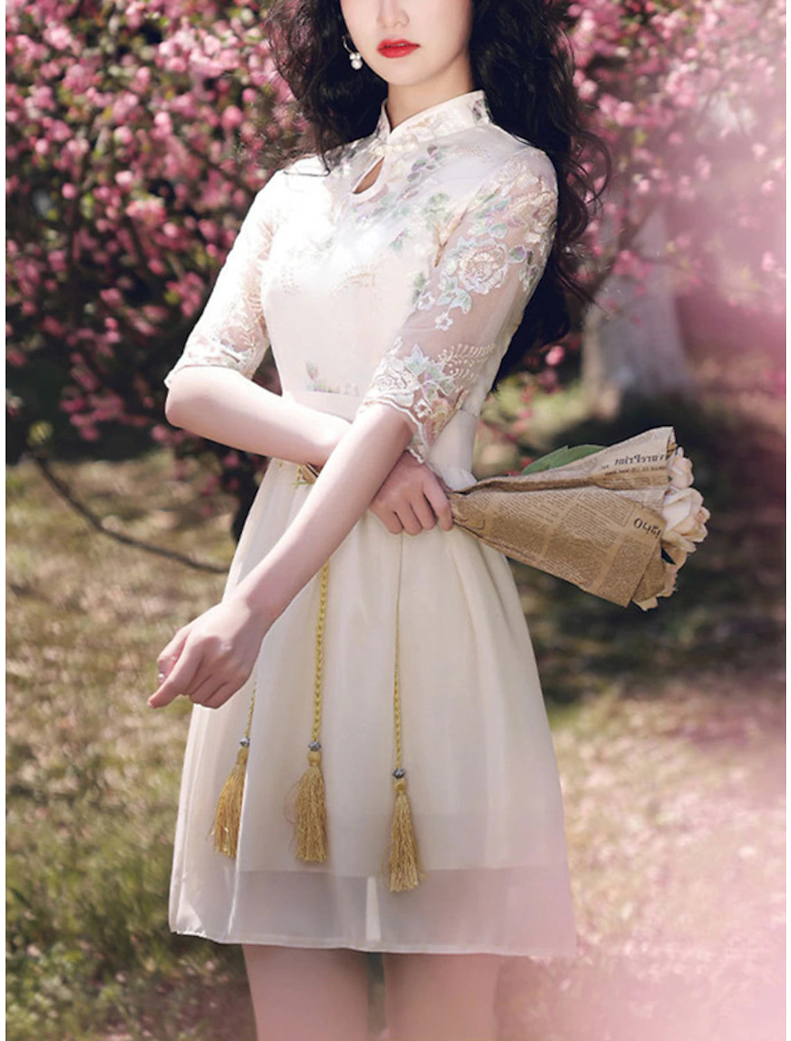Abito da ballo di fine anno elegante in stile cinese, a trapezio, con colletto alto, manica corta/mini in chiffon con ricami a nappa